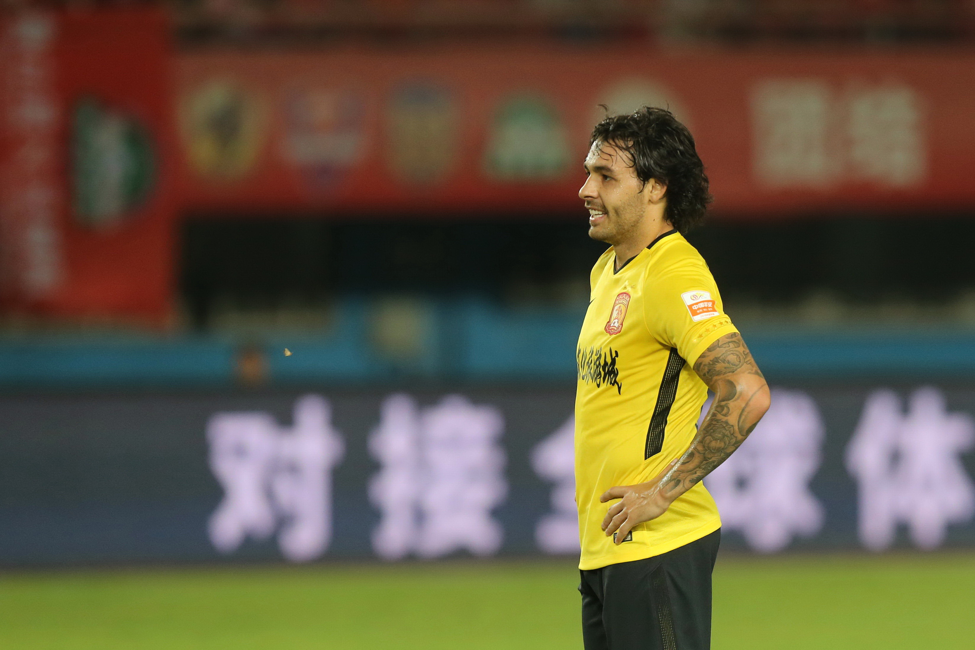 河南建业足球比赛今晚直播