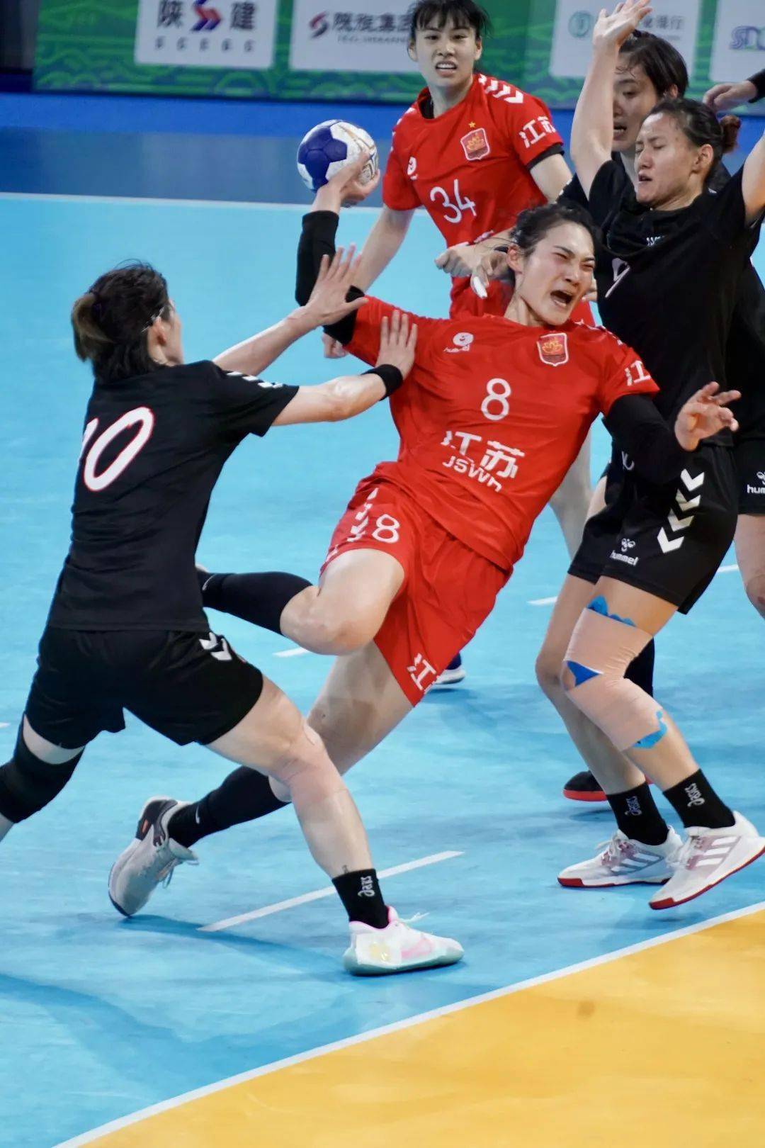 九游(中国)-上海女篮领队